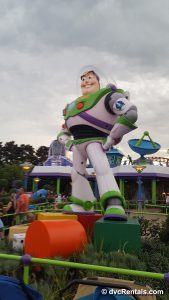 Giant Buzz Lightyear figurine