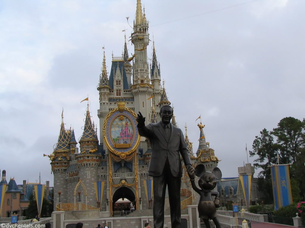 Partners Statue with Cinderella Castle in the background
