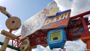 Fast Pass sign for Slinky Dog Dash Coaster