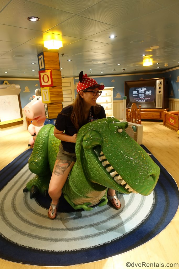Team Member Carly playing in the Kid’s Club on the Disney Dream