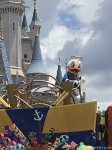 Donald Duck in the Move it! Shake it! MousekeDance it! Party
