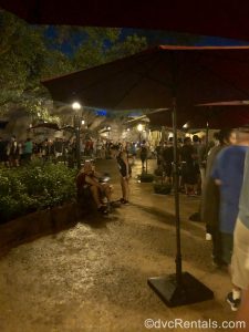 queue of people for Smugglers Run at Disney’s Hollywood Studios