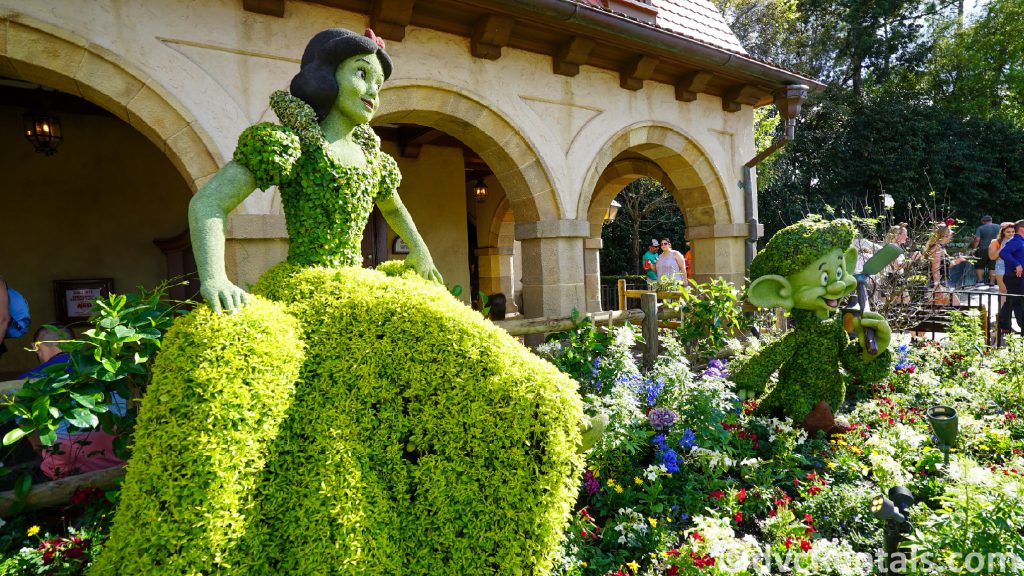 Snow White and dwarfs’ Topiary at the Epcot International Flower and Garden Festival
