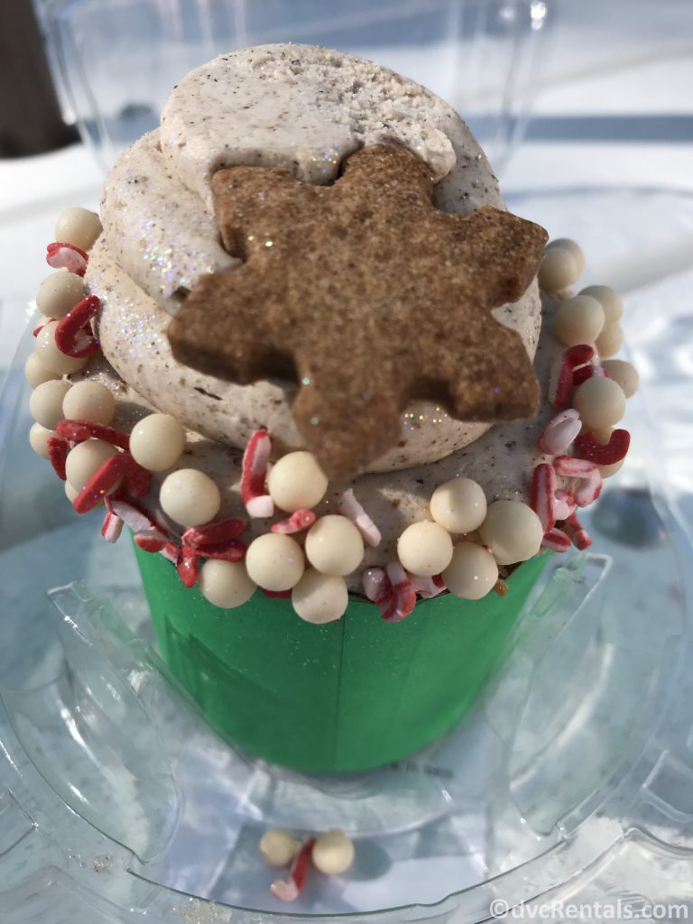 Christmas themed cupcake at WDW