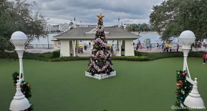 Outdoor Christmas tree at Disney’s Boardwalk Villas