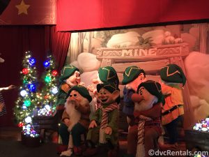7 Dwarfs dressed in holiday attire