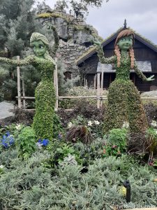 Anna and Elsa topiary from the Epcot international Flower and Garden festival
