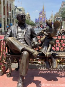Roy and Minnie statue at the Magic Kingdom