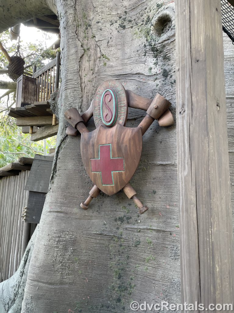 Family crest at the Swiss Family Treehouse