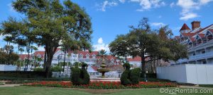 Swan topiaries and renovations happening at the Villas at Disney’s Grand Floridian Resort & Spa