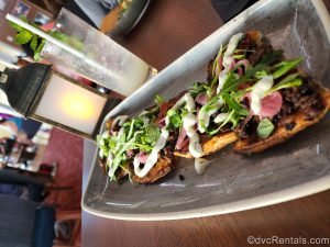 Cosmic (Plant) Power flatbread from the Top of the World Lounge – Villain’s Lair