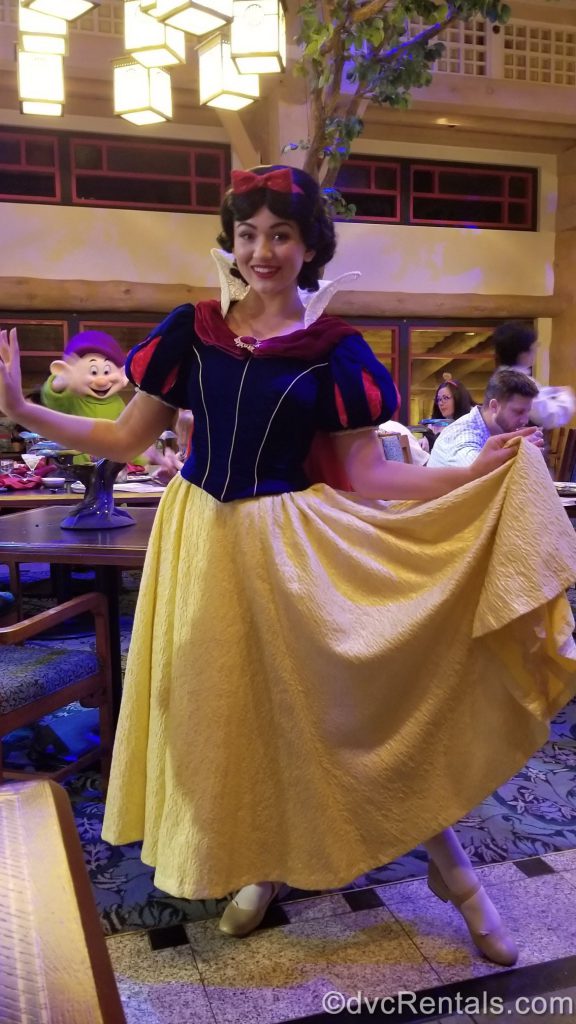Snow White at Storybook Dining