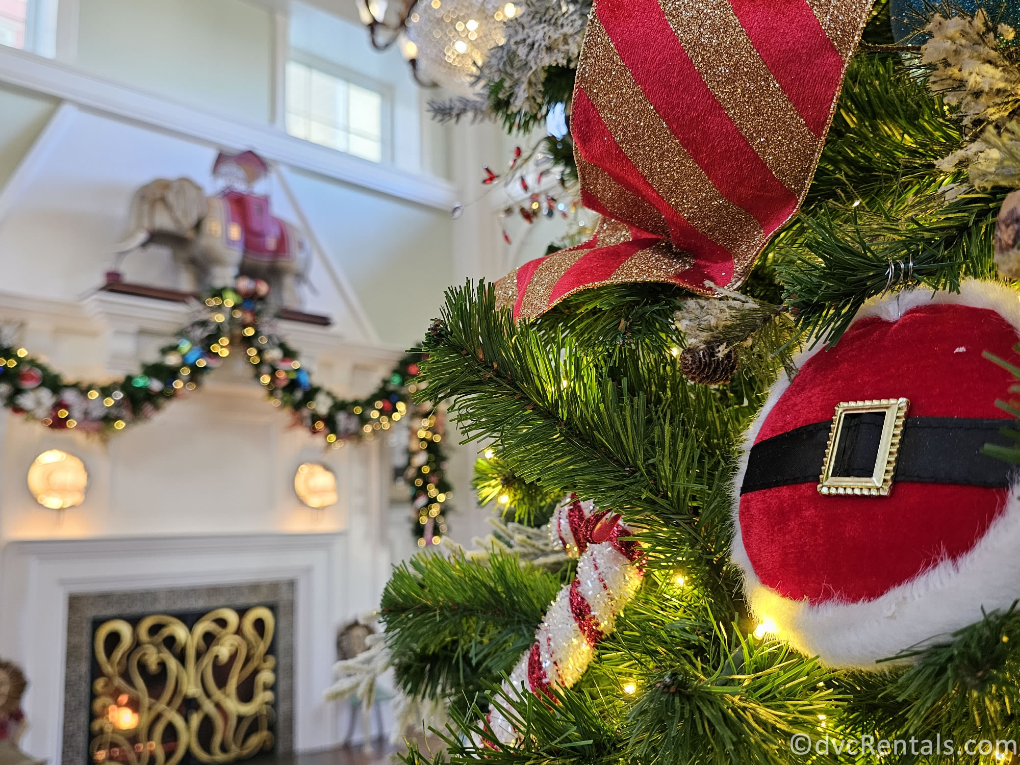 PHOTOS: Massive Six-Story Christmas Tree & Other Decor Returns to Disney's  Wilderness Lodge - WDW News Today