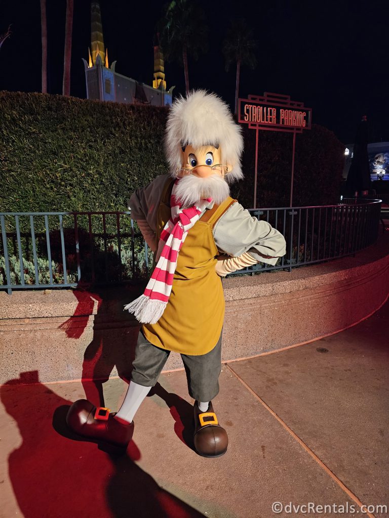 Geppetto posing in front of some bushes.