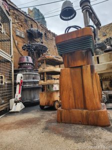 Large robot statues in Star Wars: Galaxy's Edge at Disney's Hollywood Studios.