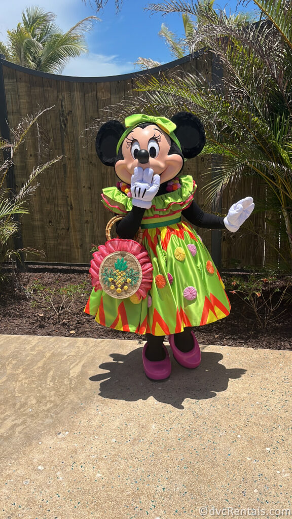 Minnie Mouse in her Lookout Cay outfit blowing a kiss to the camera.