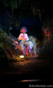 Tiana animatronic sitting sitting on a rock in her new Bayou outfit.