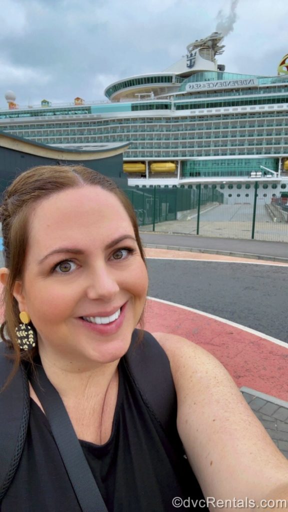 David’s Vacation Club Rentals Team Member Stacy smiles in a selfie in front of the Independence of the Seas cruise ship in Southampton, England.